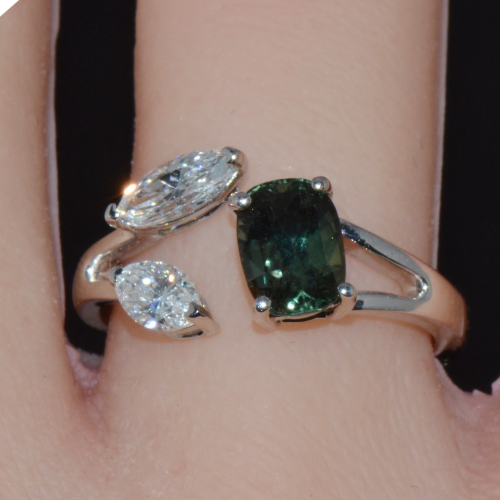 GIA NATURAL 2.10CTS VS F DIAMOND UNHEATED BLUISH GREEN SAPPHIRE 18K GOLD RING